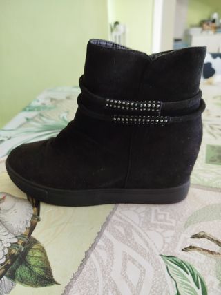 Stivaletti scamosciati neri