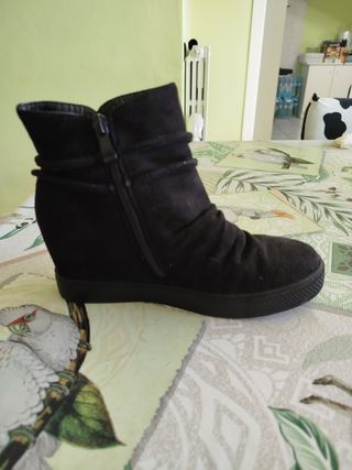 Stivaletti scamosciati neri