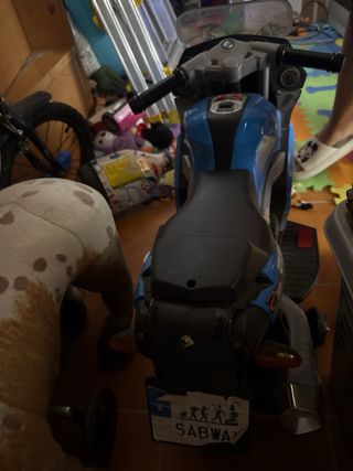 Moto eléctrica infantil BMW