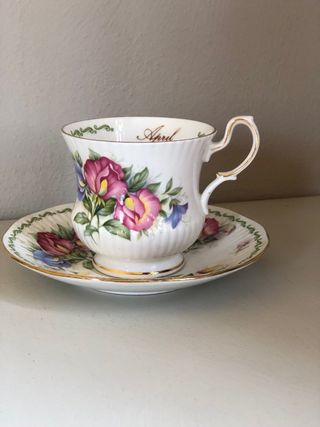 Tazza e piattino Queen's - Aprile