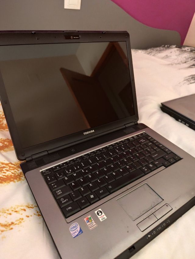 Portátiles Toshiba gris plata