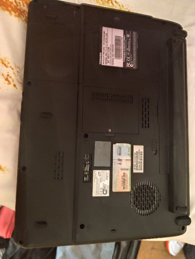 Portátiles Toshiba gris plata