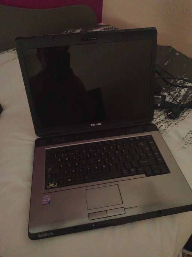 Portátiles Toshiba gris plata