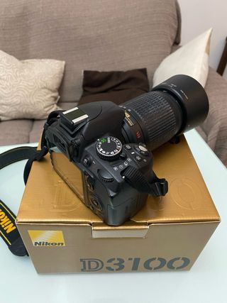 Equipo fonográfico Nikon D3100.