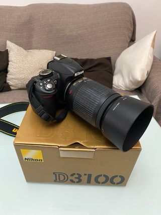 Equipo fonográfico Nikon D3100.