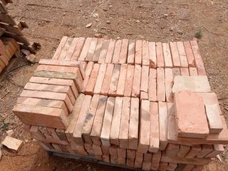 Ladrillos hechos a mano. Con algún defecto
