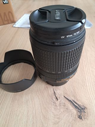 Cámara Nikon D3200 + Objetivo 18-140 VR + Cargador