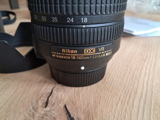Cámara Nikon D3200 + Objetivo 18-140 VR + Cargador