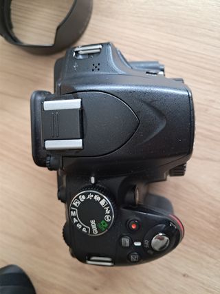 Cámara Nikon D3200 + Objetivo 18-140 VR + Cargador