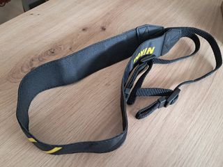 Cámara Nikon D3200 + Objetivo 18-140 VR + Cargador