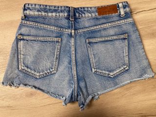 Short vaquero. Perfil solidario
