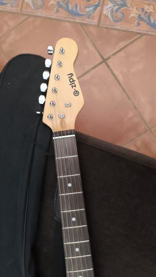 Guitarra eléctrica negra
