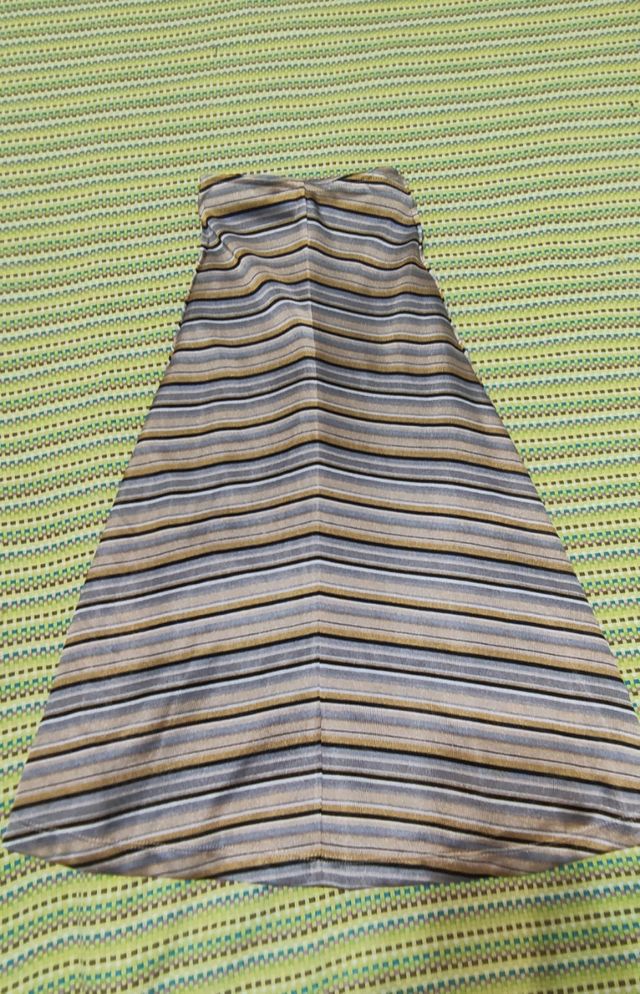 Falda midi envase en tonos metálicos