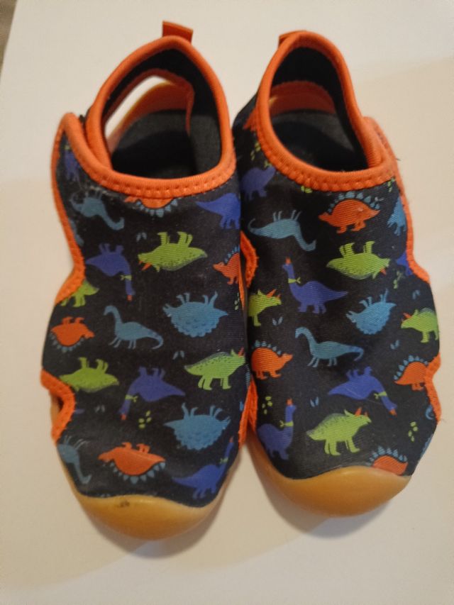 Sandalias agua niño dinosaurio talla 29