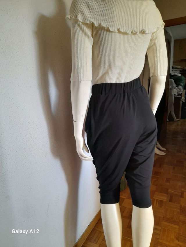 Pantalones capri Adolfo Domínguez negros