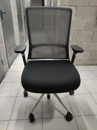Silla oficina giratoria negra