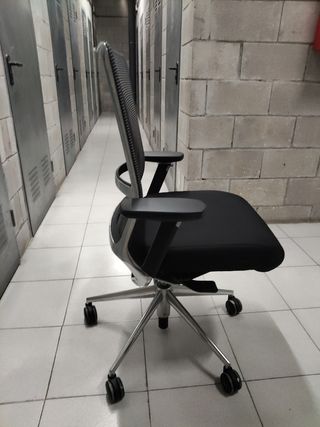 Silla oficina giratoria negra