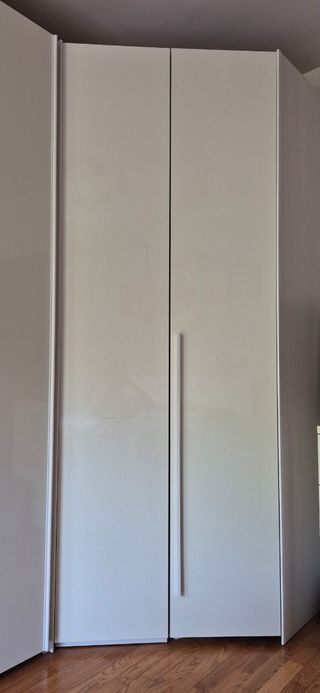 Armadio angolare bianco