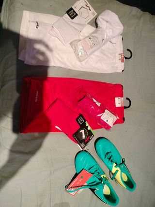 Equipacion fútbol niñ@: camiseta, short y botas