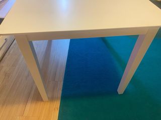Mesa blanca extensible de madera