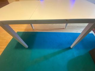 Mesa blanca extensible de madera