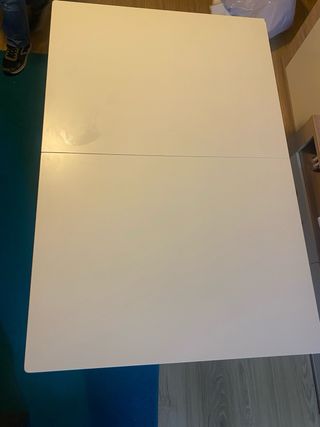 Mesa blanca extensible de madera