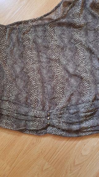 Top asimétrico animal print