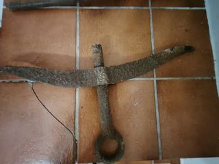 Herramienta de hacer agujeros antigua