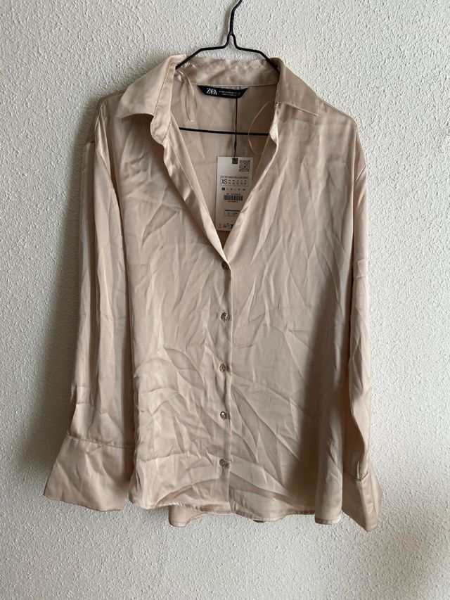 Blusa Zara satén beige XS