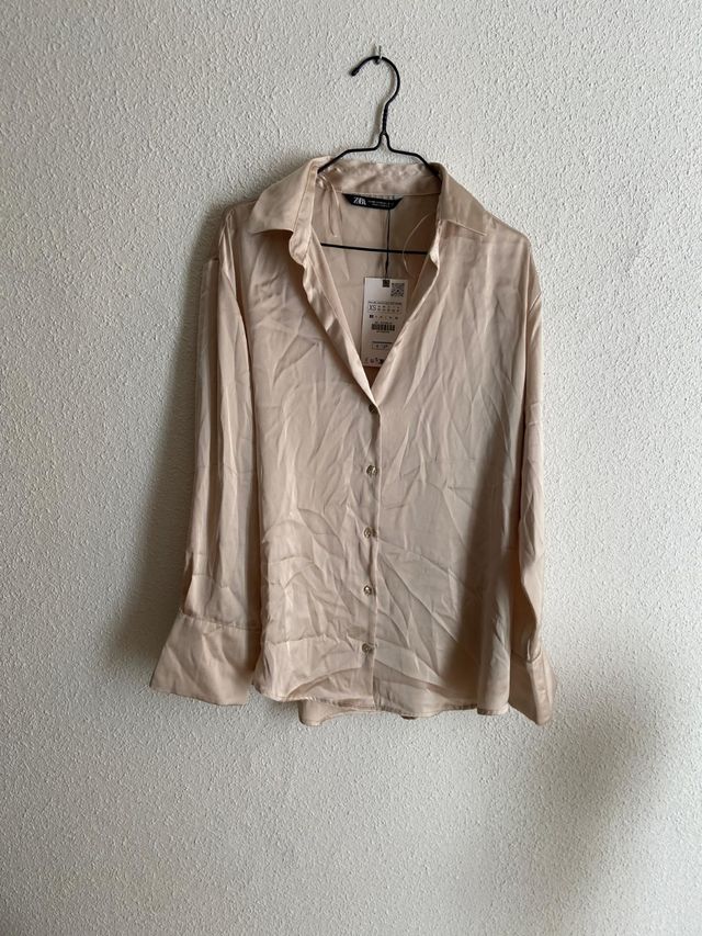 Blusa Zara satén beige XS