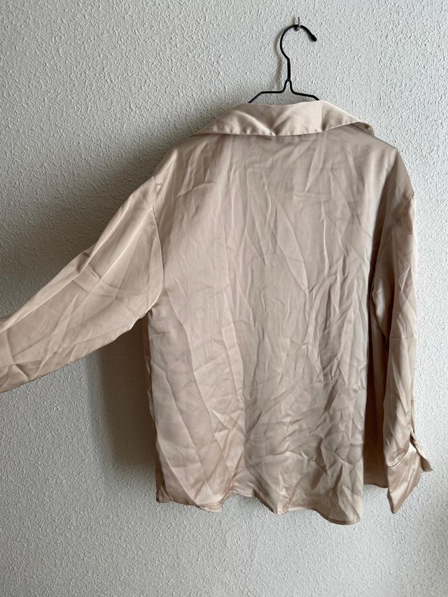Blusa Zara satén beige XS