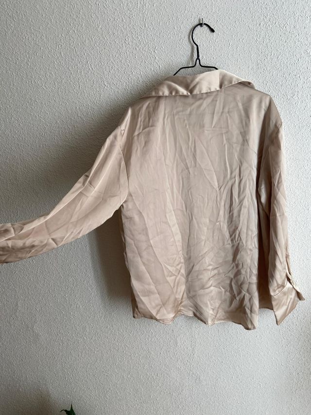 Blusa Zara satén beige XS