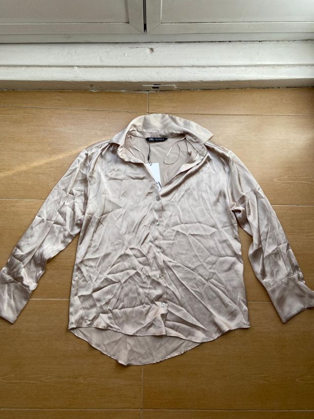 Blusa Zara satén beige XS