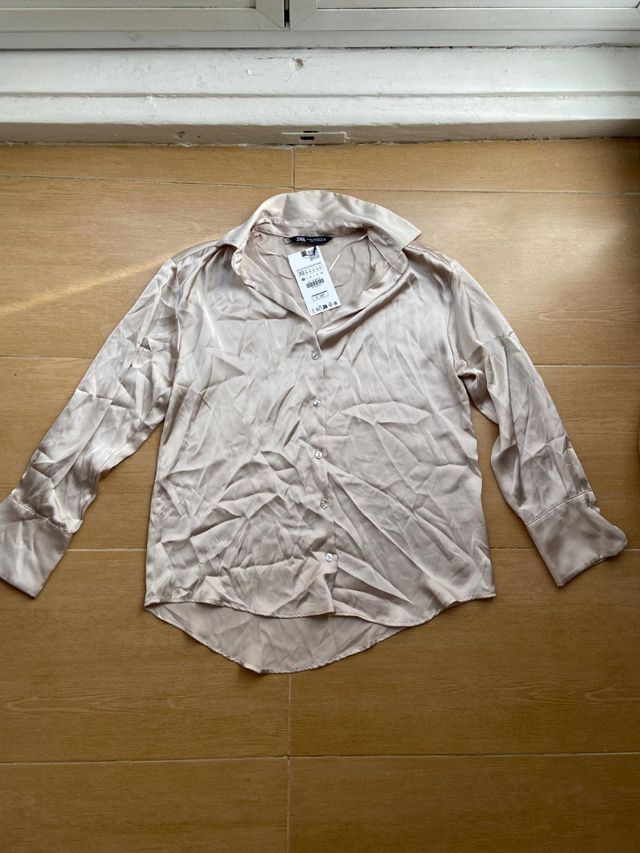 Blusa Zara satén beige XS