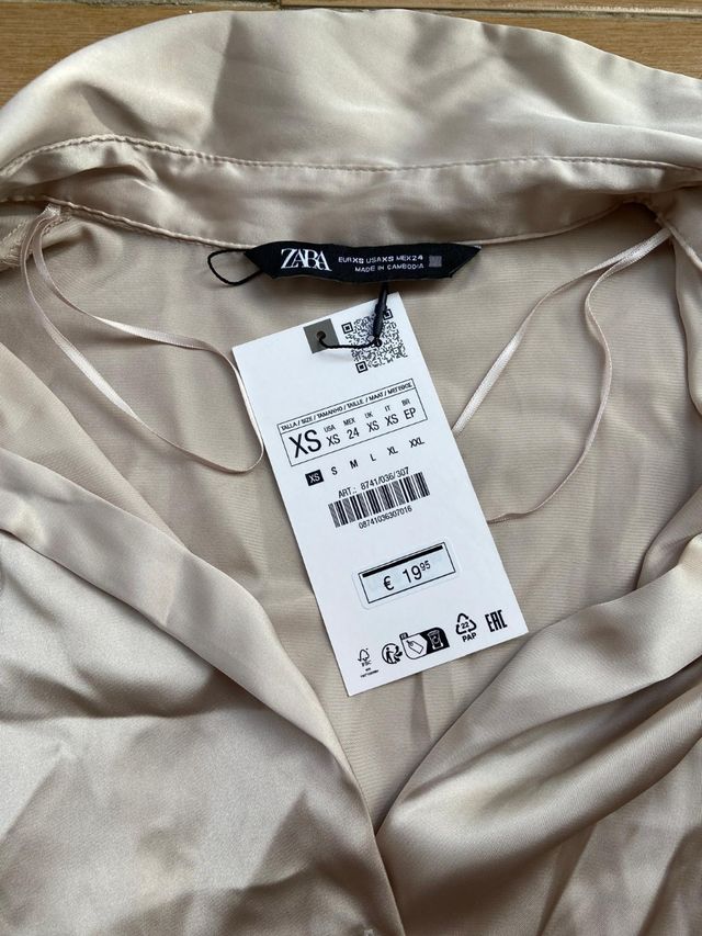 Blusa Zara satén beige XS