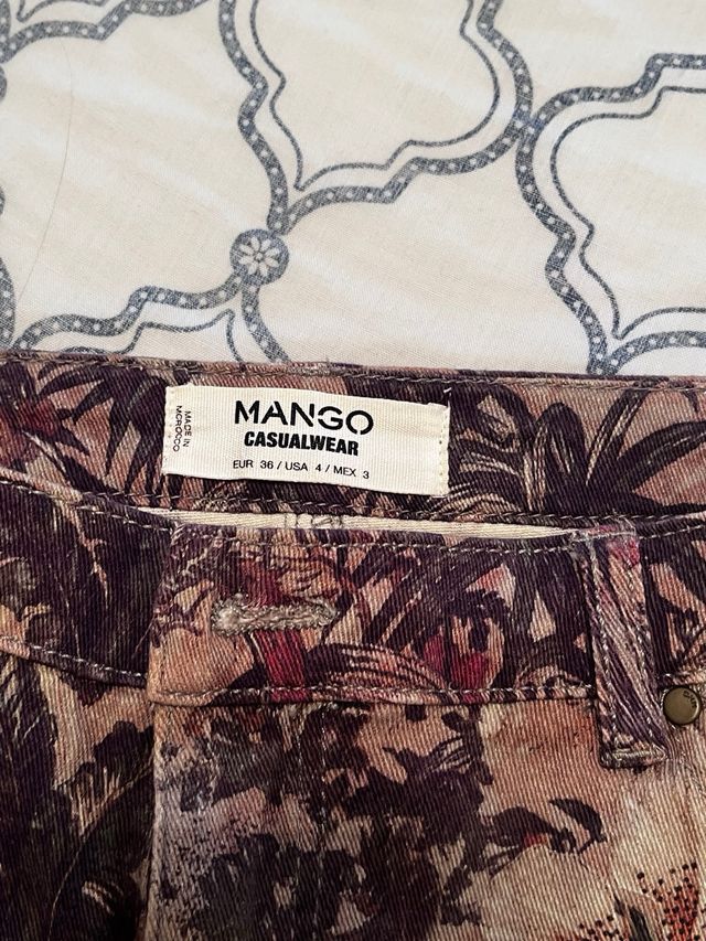 Shorts estampados beige y marrón