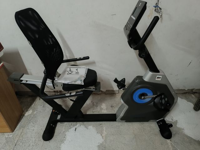 Bicicleta estática BH reclinada