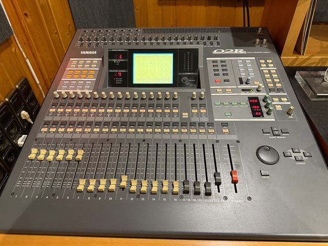 Yamaha 02R - Mesa de Mezclas Digital