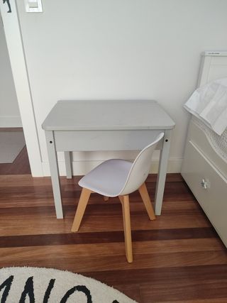 Escritorio infantil + silla