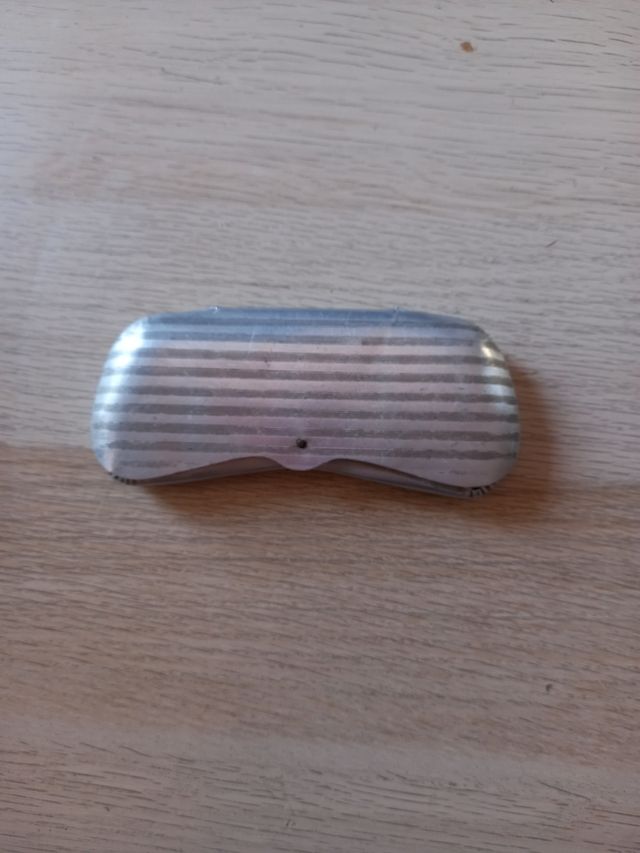 Funda gafas antigua metal