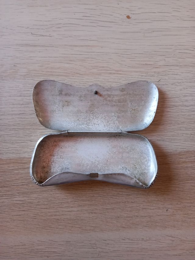 Funda gafas antigua metal
