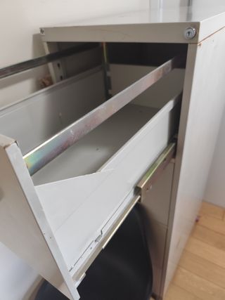 Cajonera metálica oficina o taller

