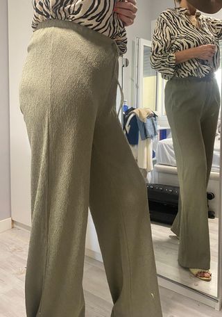 Pantalón ancho color verde oliva