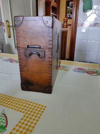 Teléfono Antiguo Ferroviario de Madera