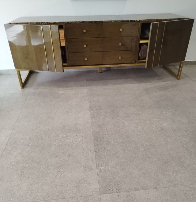 Aparador madera, mármol y metal dorado