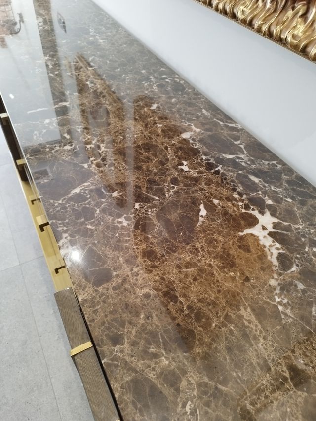 Aparador madera, mármol y metal dorado