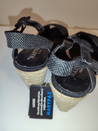 Sandalias cuña negras Marypaz 36
