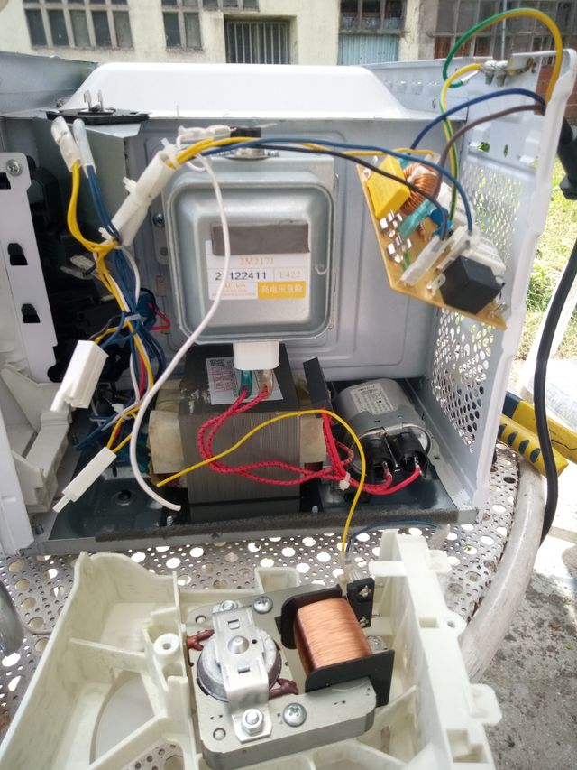 Microondas Corbero: Componentes