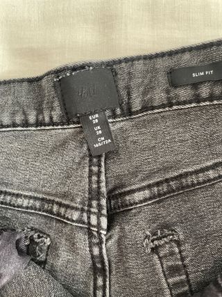 Vaqueros H&M grises, talla M
