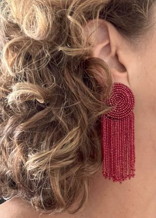 Pendientes largos rojo granate de cuentas